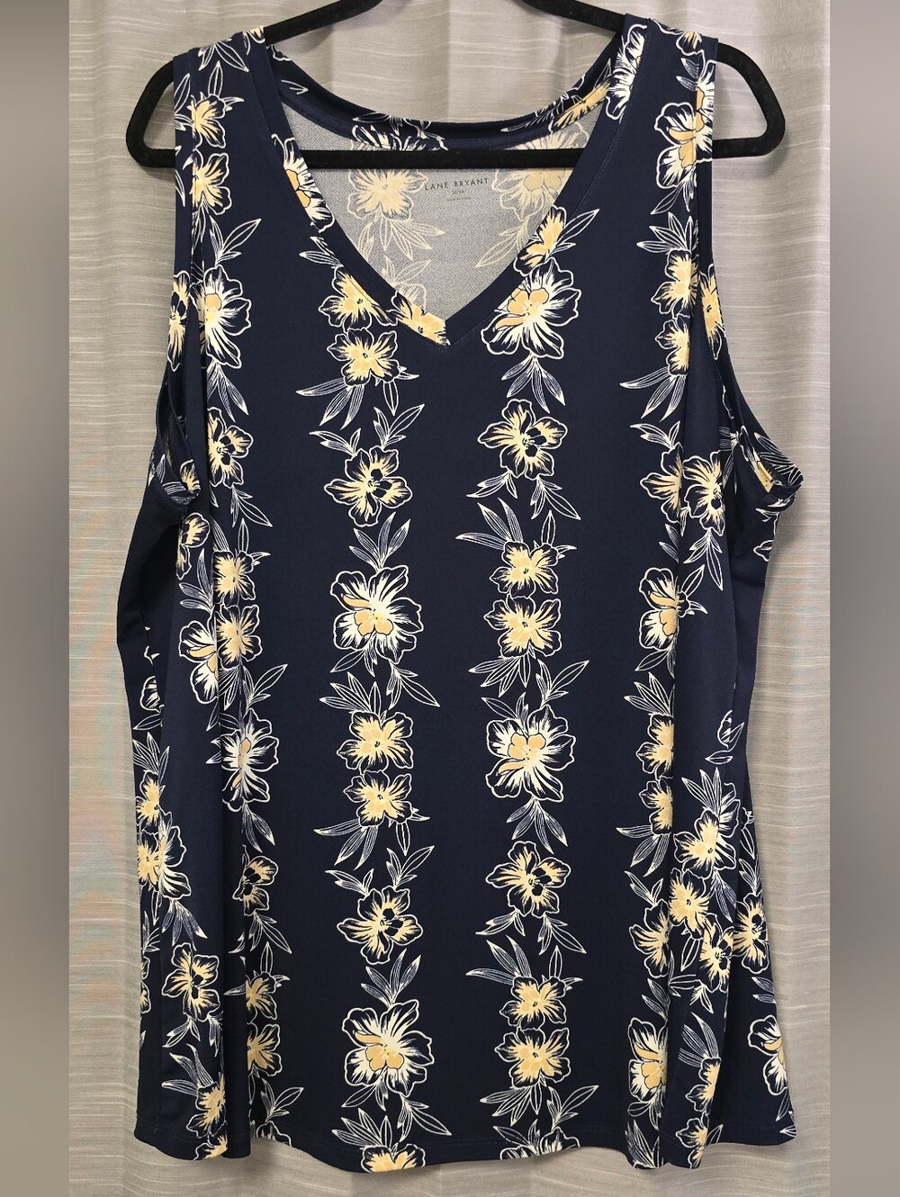 Lane Bryant Navy Floral V-Neck Sleeveless Top